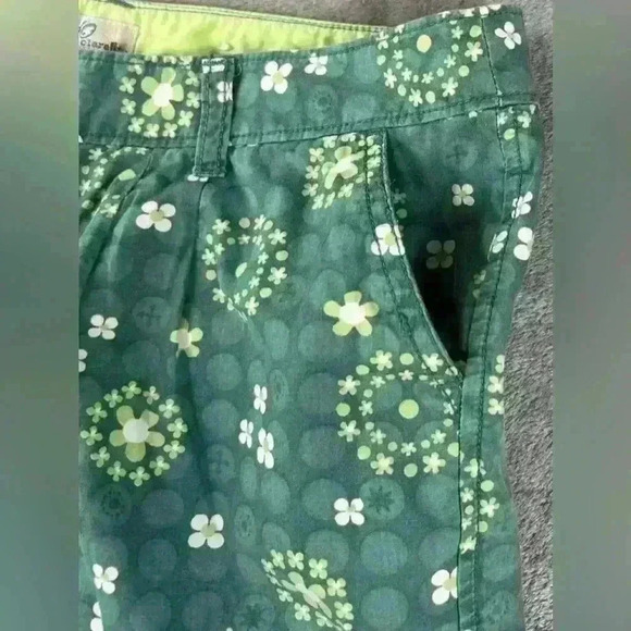 So Women's 11 Green Floral Chino Shorts Cuffed Casual Cotton Geometric Print - Picture 2 of 8